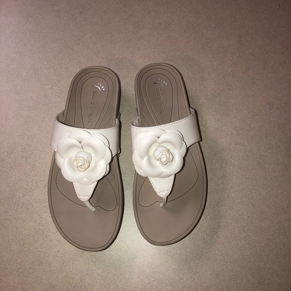 Baretraps Sandals-NWOB- Size 7M - White